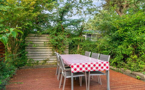 Ninni - 3.2Km from the Sea: Tag, Hus, Land Lot, Hjem, Sommerhus, Estate, Garden Bygninger, Skygge, Bjælkehytte, Landscaping