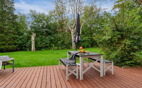 Ninni - 3.2Km from the Sea: Tag, Hus, Land Lot, Hjem, Sommerhus, Estate, Garden Bygninger, Skygge, Bjælkehytte, Landscaping