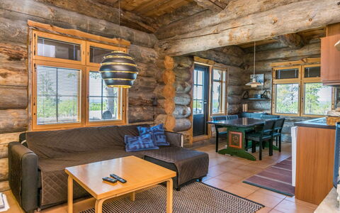 Kanerva 1C: Træ, Loft, Gulvbelægning, Sommerhus, Hjem, Bjælkehytte, Hårdttræ, Bejdse, Værelse, Stue