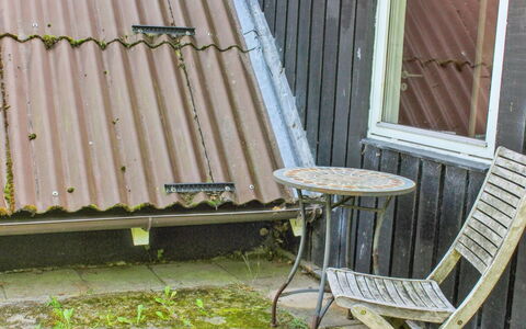 Keimo - 1.3Km from the Sea: Møbel, Indretning, Gulvbelægning, Træ, Etage, Loft, Trægulve, Stol, Bord, Belysning