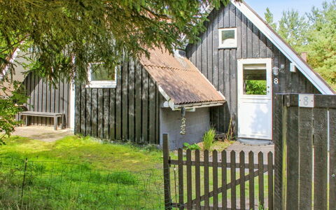 Keimo - 1.3Km from the Sea: Møbel, Indretning, Gulvbelægning, Træ, Etage, Loft, Trægulve, Stol, Bord, Belysning