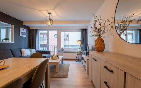 Amuzee with Parking & Lateral Sea View: Indretning, Træ, Gulvbelægning, Loft, Møbel, Etage, Lejlighed, Hjem, Værelse, Stue