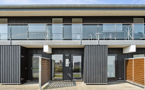 Kimi - 100M from the Sea: 