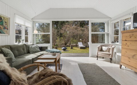 Lucie - 50M from the Sea: Møbel, Indretning, Træ, Loft, Couch, Gulvbelægning, Etage, Stue, Hjem, Værelse