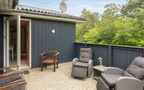 Sunaj: Tag, Hjem, Dør, Sommerhus, Skygge, Sidespor, Gård, Estate, Backyard