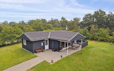 Sunaj: Tag, Hjem, Dør, Sommerhus, Skygge, Sidespor, Gård, Estate, Backyard