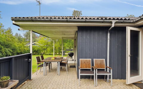 Sunaj: Tag, Hjem, Dør, Sommerhus, Skygge, Sidespor, Gård, Estate, Backyard