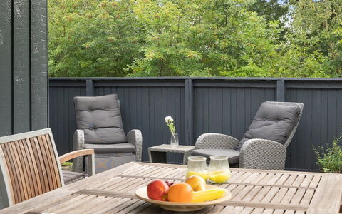 Sunaj: Tag, Hjem, Dør, Sommerhus, Skygge, Sidespor, Gård, Estate, Backyard