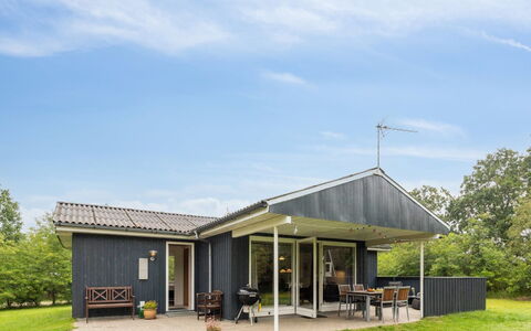 Sunaj: Tag, Hjem, Dør, Sommerhus, Skygge, Sidespor, Gård, Estate, Backyard