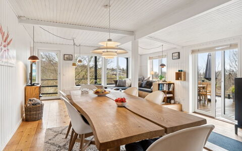 Leif - 400M from the Sea: Møbel, Indretning, Gulvbelægning, Træ, Loft, Etage, Trægulve, Køkken & Spisebord, Stol, Spisestue