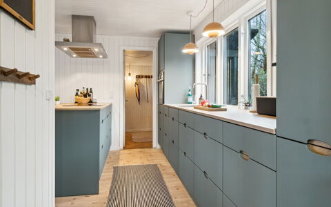 Leif - 400M from the Sea: Træ, Gulvbelægning, Cabinetry, Skuffe, Bejdse, Hårdttræ, Countertop, Køkken, Skab