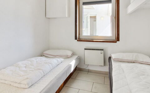 Nalin - 500M from the Sea: Seng, Soveværelse, Væg, Etage, Sengetøj, Gulvbelægning, Sengetøj, Indretning, Loft, Bed Frame