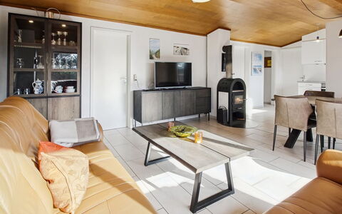 Nalin - 500M from the Sea: Møbel, Indretning, Gulvbelægning, Couch, Etage, Loft, Træ, Stue, Værelse, Belysning