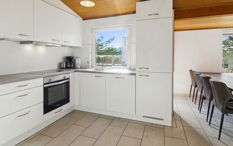 Nalin - 500M from the Sea: Gulvbelægning, Køkken, Indretning, Etage, Countertop, Træ, Loft, Cabinetry, Køkken Apparat, Møbel