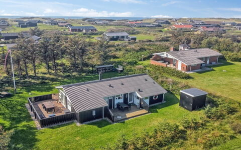 Amelia - 350M from the Sea: Loft, Gulvbelægning, Indretning, Etage, Kompositmateriale, Møbel, Udvej, Hotel, Design, Dagslys