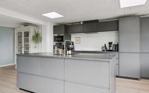 Byrial - 600M from the Sea: Køkken, Gulvbelægning, Cabinetry, Countertop, Indretning, Køkken Apparat, Loft, Etage, Større Bandage, Møbel