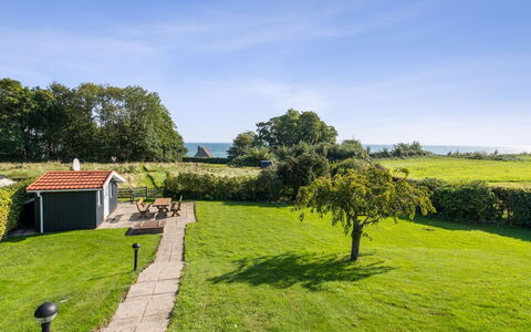Algut - 75M from the Sea: Tag, Hus, Land Lot, Hjem, Sommerhus, Estate, Garden Bygninger, Skygge, Bjælkehytte, Landscaping
