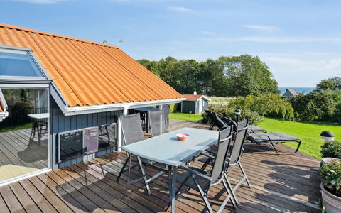 Algut - 75M from the Sea: Tag, Hus, Land Lot, Hjem, Sommerhus, Estate, Garden Bygninger, Skygge, Bjælkehytte, Landscaping