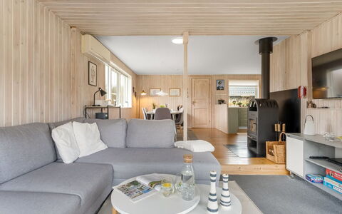 Eloise - 400M from the Sea: Sommerhus, Skur, Hytte, Stuehus, Prærie, Hytte, Lade, Bjælkehytte, Garden Bygninger
