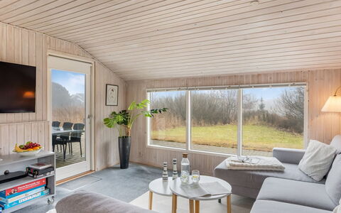 Eloise - 400M from the Sea: Sommerhus, Skur, Hytte, Stuehus, Prærie, Hytte, Lade, Bjælkehytte, Garden Bygninger