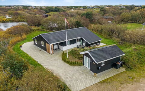 Eloise - 400M from the Sea: Sommerhus, Skur, Hytte, Stuehus, Prærie, Hytte, Lade, Bjælkehytte, Garden Bygninger