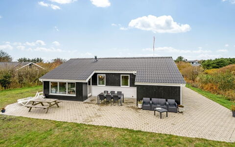 Eloise - 400M from the Sea: Sommerhus, Skur, Hytte, Stuehus, Prærie, Hytte, Lade, Bjælkehytte, Garden Bygninger