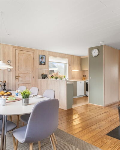 Eloise - 400M from the Sea