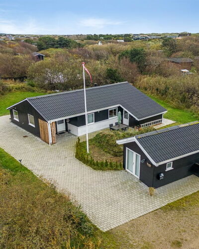Eloise - 400M from the Sea