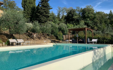 Villa Le Ripe - Gambassi Terme, Toscana: Vand, Sky, Himmel, Ejendom, Plante, Svømmepøl, Azure, Træ, Skygge, Fritid