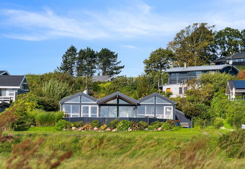 Iivari - 70M from the Sea: Busk, Hus, Hjem, Tag, Sommerhus, Land Lot, Estate, Have, Landscaping