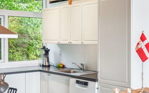 Thjodulf - 300M from the Sea: Køkken, Køkken Apparat, Indretning, Countertop, Cabinetry, Møbel, Træ, Gulvbelægning, Større Bandage, Skab