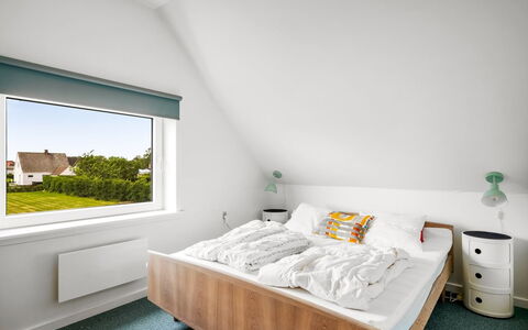 Othinkarl - 1Km from the Sea: Indretning, Soveværelse, Loft, Seng, Gulvbelægning, Etage, Hjem, Belysning, Sengetøj, Sengetøj