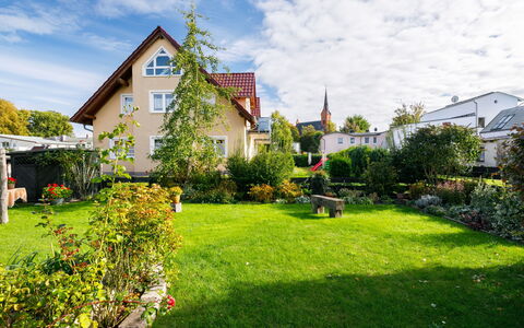Schneider: Sky, Himmel, Plante, Ejendom, Naturlige Landskab, Træ, Land Lot, Vegetationen, Græs, Boligområde