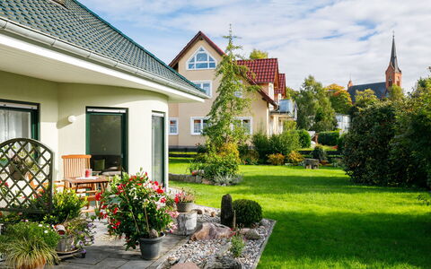 Schneider: Plante, Himmel, Sky, Daytime, Ejendom, Bygning, Blomst, Vindue, Arkitektur, Græs