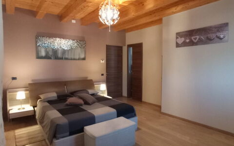 Casa Santa Venera: Ejendom, Møbel, Bygning, Couch, Træ, Bord, Belysning, Komfort, Indretning, Etage