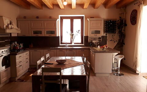 Casa Santa Venera: Cabinetry, Møbel, Countertop, Håndvask, Træ, Bord, Køkken, Belysning, Skuffe, Vindue