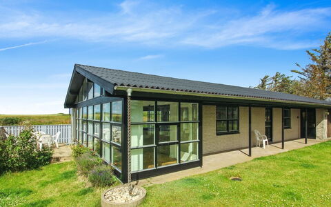 Skyler - 400M from the Sea: Dør, Sommerhus, Sidespor, Estate, Stuehus, Design, Gård, Garden Bygninger, Veranda, Udendørs Struktur