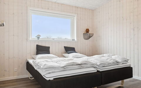Harrieth - 300M from the Sea: Træ, Soveværelse, Seng, Sengetøj, Etage, Sengetøj, Bed Frame, Loft, Hårdttræ, Pude