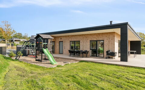 Harrieth - 300M from the Sea: Svømmepøl, Udvej, Boligområde, Kompositmateriale, Skygge, Eco Hotel, Udendørs Møbler, Estate, Hacienda, Villa