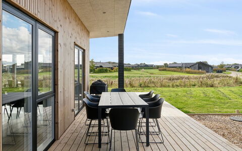 Harrieth - 300M from the Sea: Tag, Hjem, Dør, Sommerhus, Skygge, Sidespor, Gård, Estate, Backyard