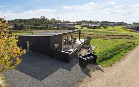 Harrieth - 300M from the Sea: Tag, Hjem, Dør, Sommerhus, Skygge, Sidespor, Gård, Estate, Backyard