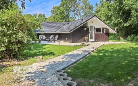 Arnsten: Tag, Sommerhus, Hjem, Skygge, Sidespor, Stuehus, Veranda, Udendørs Struktur, Garden Bygninger