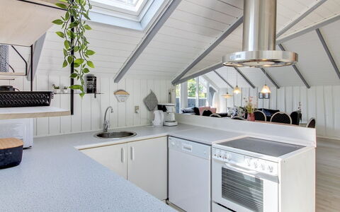 Arnsten: Køkken, Indretning, Gulvbelægning, Countertop, Loft, Køkken Apparat, Lysarmatur, Større Bandage, Etage, Komfur