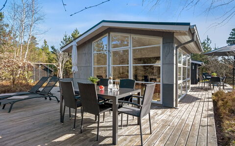 Florense - 2.5Km from the Sea: Træ, Sommerhus, Dør, Garden Bygninger, Skygge, Hårdttræ, Udendørs Struktur, Veranda, Dæk, Stol