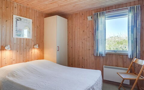 Kirsten - 800M from the Sea: Træ, Soveværelse, Seng, Sengetøj, Sengetøj, Bed Frame, Loft, Etage, Hårdttræ, Hjem