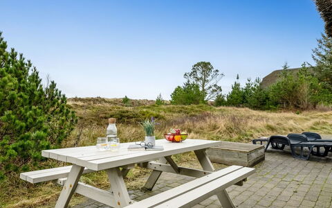 Andrine - 700M from the Sea: Møbel, Indretning, Gulvbelægning, Træ, Etage, Loft, Trægulve, Stol, Bord, Belysning
