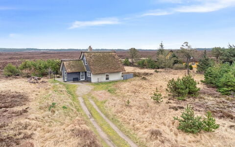 Andrine - 700M from the Sea: Møbel, Indretning, Gulvbelægning, Træ, Etage, Loft, Trægulve, Stol, Bord, Belysning