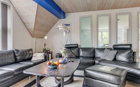 Tabithe - 2.2Km from the Sea: Møbel, Indretning, Stol, Gulvbelægning, Bord, Udvej, Etage, Loft, Værelse, Eco Hotel