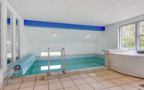 Tabithe - 2.2Km from the Sea: Møbel, Indretning, Stol, Gulvbelægning, Bord, Udvej, Etage, Loft, Værelse, Eco Hotel