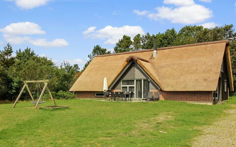 Tabithe - 2.2Km from the Sea: Møbel, Indretning, Stol, Gulvbelægning, Bord, Udvej, Etage, Loft, Værelse, Eco Hotel